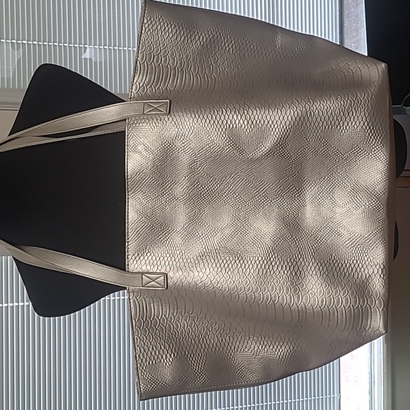 Source Unknown Handbags - Silver Snakeskin Tote